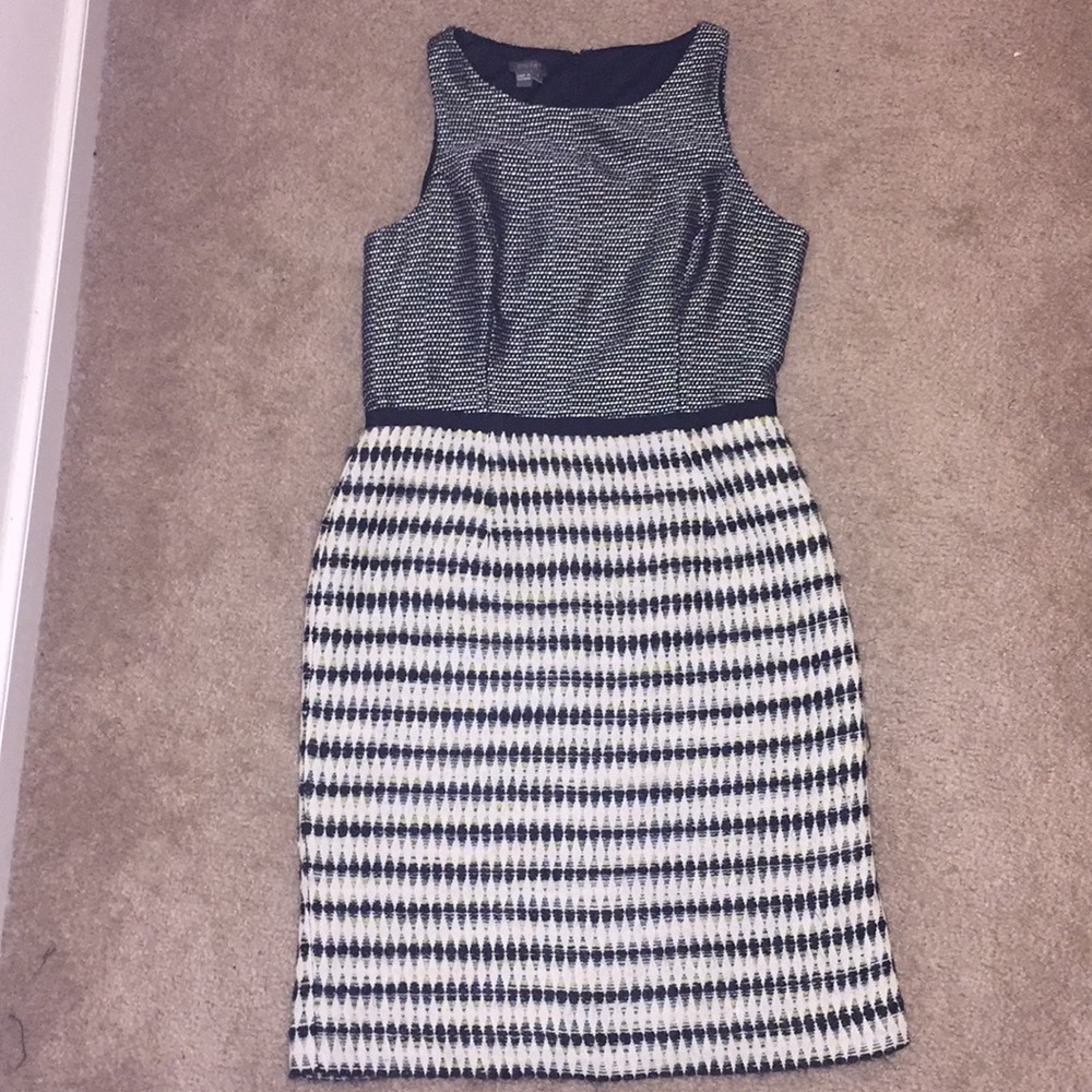 Textured shift dress. Navy, green, and white.